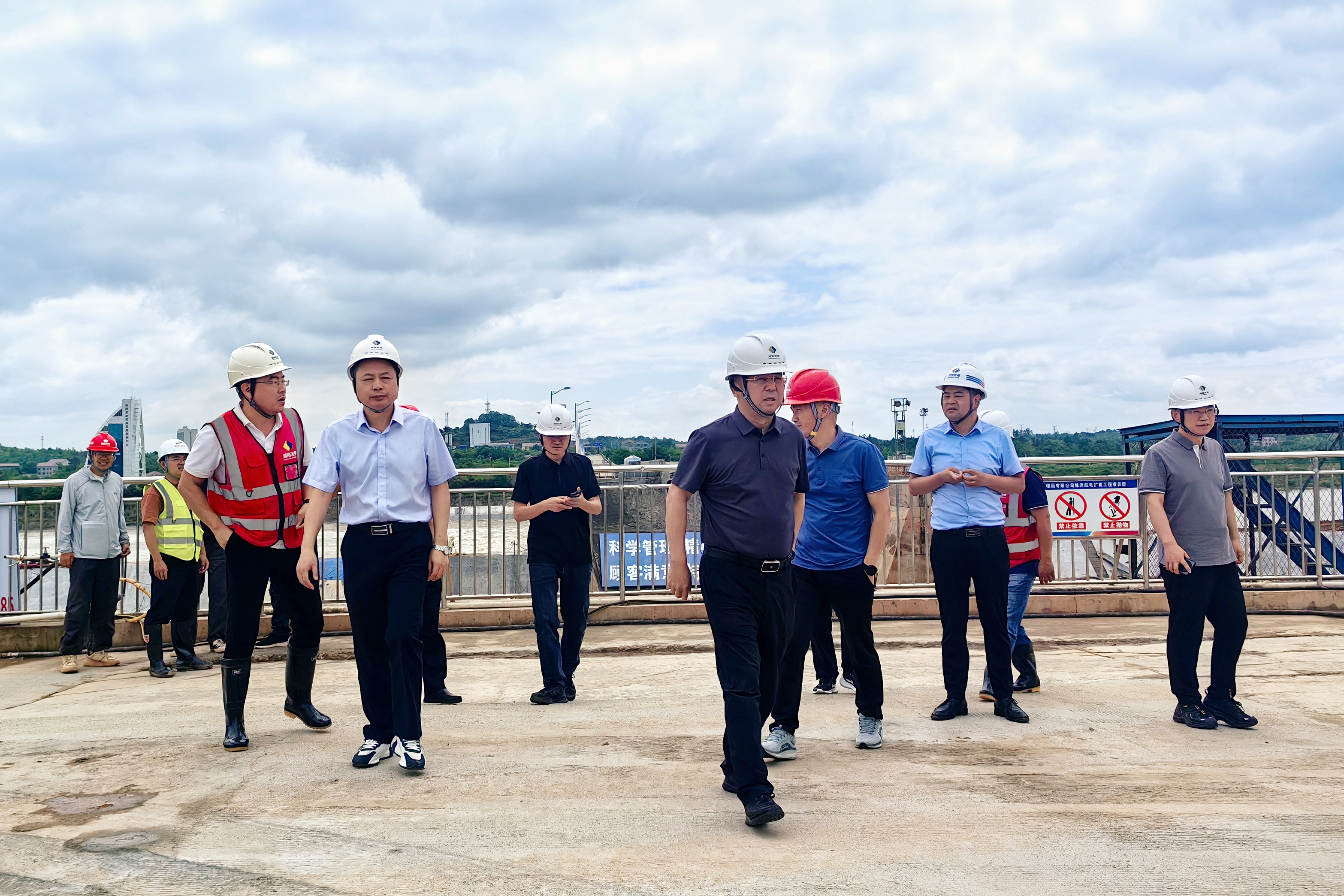 劉志剛督導(dǎo)檢查株洲航電分公司及擴機項目汛期安全生產(chǎn)工作